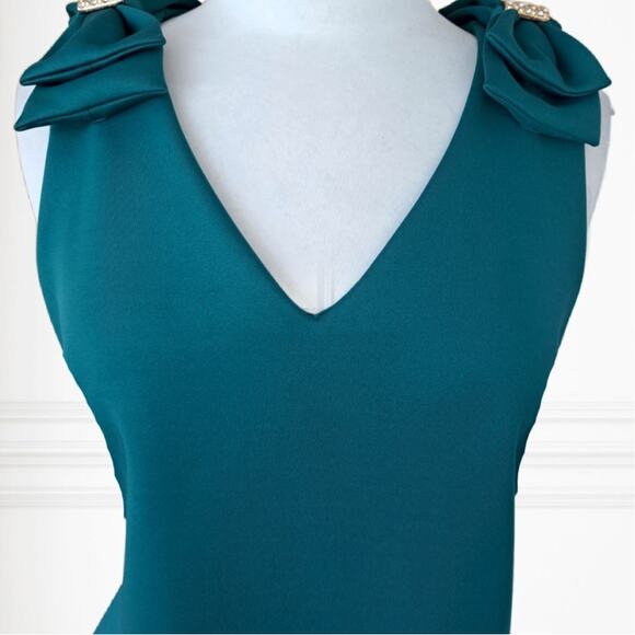 EN FOCUS Studio Bow Shoulder Sheath Cocktail Dress Size 10 in Emerald Green - Picture 2 of 9